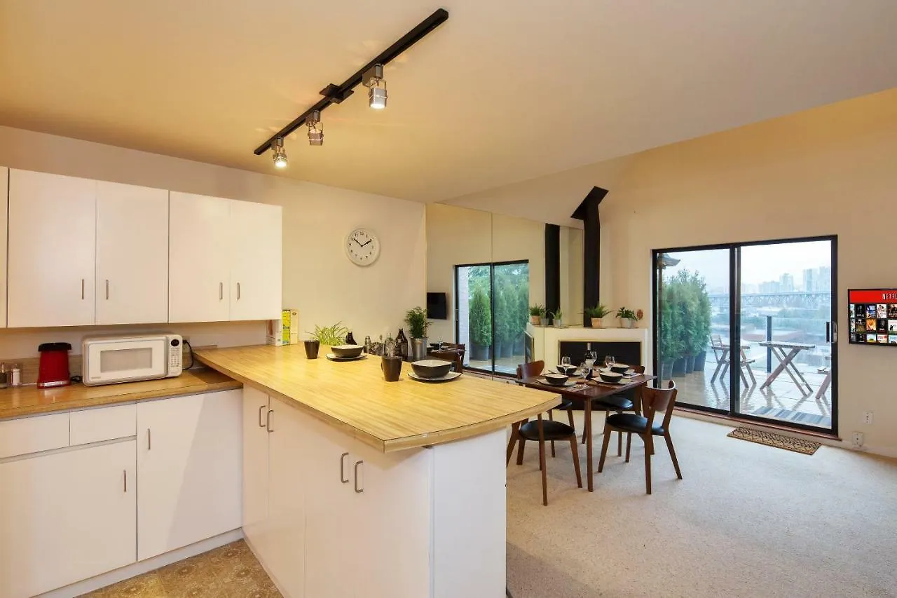 Apartment Ferienwohnung Billion Dollar Views In A Beautiful Fairview Slopes Heritage House Vancouver